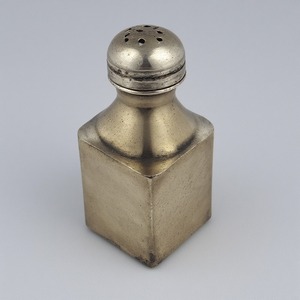 Molino de pimienta y coctelera de latón hecho a mano con acabado antiguo pulido Diseñado para interiores de comedor decorativos y funcionales - Product Image 4