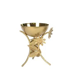 Bol décoratif élégant blanc et or avec support floral violet ajoute un charme de luxe à la décoration intérieure moderne - Product Image 4