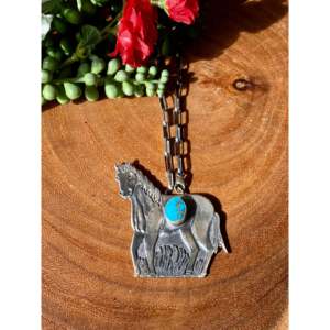 Collier Cheval en Or Blanc Joe Paul Kingman avec Turquoise, Argent Sterling, Sertissage à la Cannelure Réglable, Plaqué Rhodium, Forme d'Animal en Boîte - Product Image 1