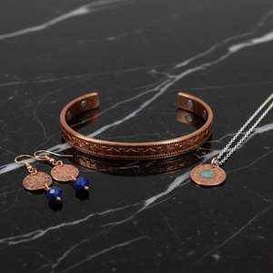 Bracelet ouvert en laiton plaqué argent gravé pour femmes, fabriqué en Inde, bijoux de mode élégants, cadeau à prix avantageux - Product Image 6