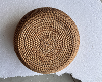 Panier de rangement en rotin fait main personnalisable avec logo, fabrication vietnamienne, lot de 5, en bambou et osier, idéal pour la cuisine et les aliments.