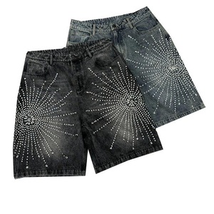 Shorts en jean pour homme, noir, dégradé, cloutés de strass, avec broderie, style hip-hop, jorts tendance pour l'été, look streetwear scintillant - Product Image 5