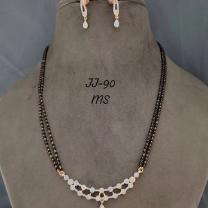 Conjunto de Mangalsutra de diamante CZ de doble capa con pendientes Elegante chapado en oro Joyería de uso diario tradicional - Product Image 1