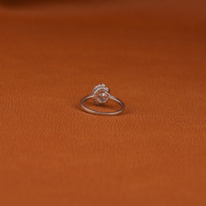 Diamante cultivado en laboratorio con anillo de diamante de corte redondo, Diamante lateral de corte redondo, anillo de compromiso cultivado en laboratorio, anillo de oro sólido de 10KT para su regalo - Product Image 4