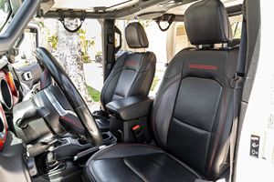 Jeep Wrangler Unlimited Rubicon 4x4 Turbodiésel V6 2021, Usado en Buen Estado, Paquete para Clima Frío, Mayormente sin Modificaciones - Product Image 5