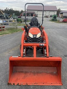 รถแทรกเตอร์ Kubota BX23S มือสอง พร้อมที่ตักด้านหน้าและรถขุดด้านหลัง สีแดง สำหรับทำสวน - Product Image 6