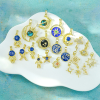 Pendentif astronaute, étoile, lune, planète, galaxie en laiton plaqué or 18 carats avec émail coloré et zircon pour la fabrication de bijoux et bracelets