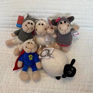 น่ารักและน่าเกลียดหมาป่าน่ารักตุ๊กตาในหนังแกะพวงกุญแจขนาดเล็กจี้ตุ๊กตากระเป๋าเป้สะพายหลังแขวนตกแต่งกระเป๋าจี้ - Product Image 1