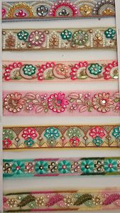 Lacets floraux brodés sur mesure avec travail de la pierre idéal pour une utilisation par les créateurs de mode et les fabricants de robes pour la revente - Product Image 5