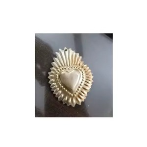 Collier pendentif en laiton plaqué or brillant, ornement moderne Milagros, Jésus, cœur sacré de luxe, élégant, écologique, durable - Product Image 3