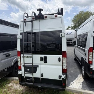 Winnebago T-r-a-v-a-t-o 59K en parfait état, modèle 2025 - Product Image 2