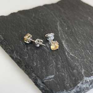 Pendientes de tuerca redondos de topacio amarillo para uso diario, de plata de ley 925, joyería fina minimalista, regalo para su guardarropa - Product Image 3