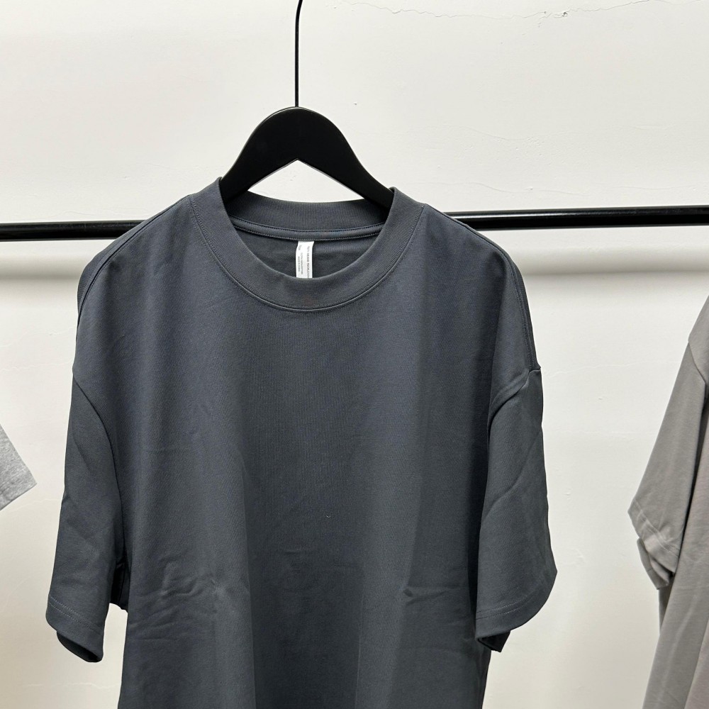 Gris oscuro