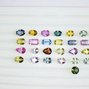 Piedras preciosas sueltas de zafiro múltiple natural calidad AAA sin calentar y sin tratar con certificado IGI tamaño mixto para la fabricación de joyas - Product Image 1