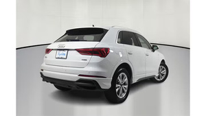 Audi Q3 2024 pour S Line Premium 45 TFSI, en excellent état - Product Image 6
