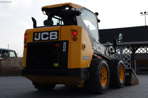 รถตักล้อยางแบบสกิดสเตียร์ JCB 300 T4 พร้อมเครื่องยนต์ PLC ปั๊มไฮดรอลิก ระบบขับเคลื่อน 4x4 4WD บุ้งกี๋และอุปกรณ์เสริม - Product Image 4