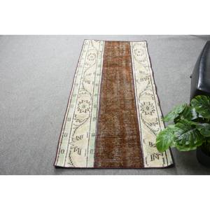 Alfombra clásica de lana de retazos marrón Beige, diseño turco de 2,6x5,7 pies para el hogar, látex con forma rectangular para entrada y dormitorio - Product Image 1