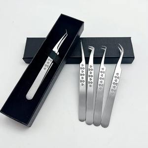 Vente en gros Meilleur produit Pince à épiler pour extensions de cils en argent à 5 points différents et poignée en forme de cœur / Emballage en boîte noire - Product Image 1