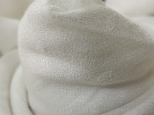 Tissu tissé 100% coton biologique pour l'utilisation dans les vêtements, les artistes textiles, la teinture et les foulards - Absorbant l'humidité, poids moyen - Product Image 6