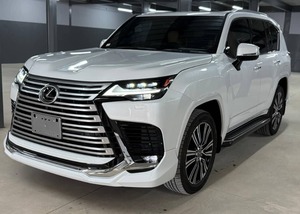 Lexus LX 600 de 2023 Usado en Perfectas Condiciones con Motor de Gasolina Twin Turbo de 3.5L, Listo para Enviar - Product Image 4