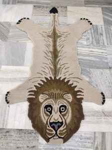 Vente en gros de tapis tufté en laine de luxe imprimé sur mesure tapis tuftés à la main beiges noirs avec motif animal - Product Image 2