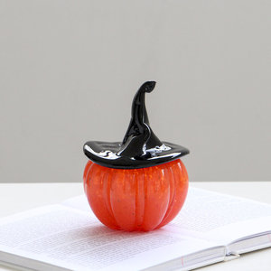Adorno de mesa de calabaza de vidrio sódico soplado a mano Bixuan para Halloween, naranja y negro, con sombrero de bruja y lazo, para fiesta de cosecha otoñal - Product Image 4
