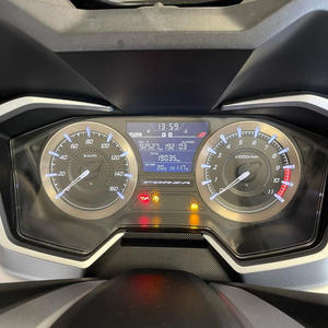 Pour scooter à essence Honda Forza 350 - Product Image 1