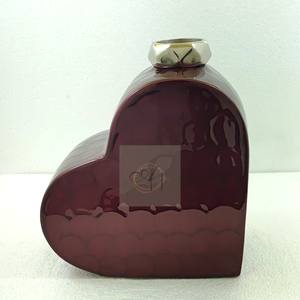 Urnas de Cremación de Aluminio Estándar para Cenizas Humanas - Urna Funeraria Única en Forma de Corazón - Product Image 1