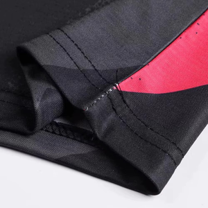 Ensemble de maillot et short de basket-ball personnalisé, noir et rouge, géométrique, uniforme d'équipe sublimé, respirant, séchage rapide, vêtements de sport - Product Image 3