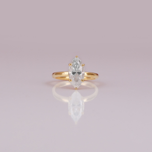 Bague de fiançailles et de mariage en or 18 carats, style classique tendance, sertie de diamants de laboratoire certifiés IGI, taille marquise - Product Image 1
