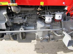 Tractor Agrícola Massey Ferguson 240 de 45HP con Tracción en las 4 Ruedas y Motor - Product Image 3