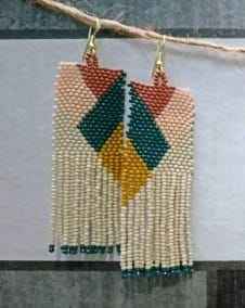 Boucles d'oreilles à crochet multicolores bohèmes chic en perles de rocaille avec franges, bijoux tendance inspirés des tenues de plage, cadeaux au style bohème - Product Image 5