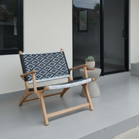 Chaise longue moderne en cuir avec structure en teck finition naturelle, résistante aux intempéries, écologique, meubles de salon, hôtel