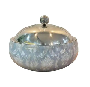 Marmite en métal plaqué argent opulent avec détails dorés, y compris poignée et bouton, parfaite pour le service d'événements hôteliers - Product Image 3