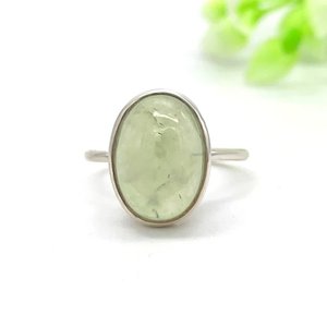 Anillo de Plata de Ley 925 Chapado en Oro con Prehnita de Corte Ovalado, Engaste Clásico en Bisel, Hecho a Mano, Regalo de Aniversario de Bodas para Mujer - Product Image 1