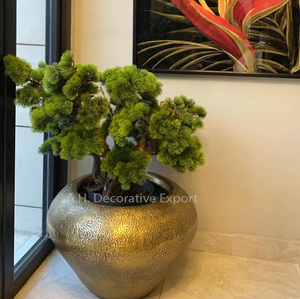 Florero de aluminio sólido, jarrón de metal con acabado de oro antiguo con jarrón de flores de diseño martillado hecho a mano para decoración de fiesta - Product Image 3