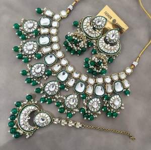 Conjunto de collar tradicional Kundan con pendientes y Maang Tikka para mujer, conjunto de joyería nupcial India para uso festivo y étnico - Product Image 3