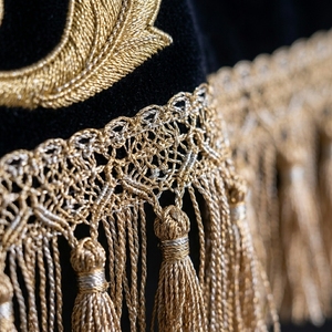 Bannière liturgique de luxe en velours, personnalisée, brodée à la main avec du fil doré, drapeau religieux catholique pour l'église avec franges - Product Image 2