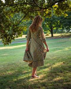 Robe Katyayani imprimée à la main, longueur mollet, bohème, florale, beige, vert, mode éthique faite à la main - Product Image 3