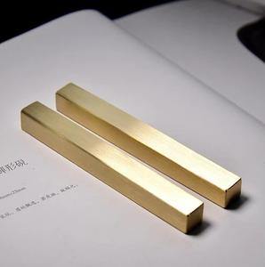 Presse-papiers métallique doré en laiton massif en forme d'étoile en aluminium fait à la main pour la décoration de la table de la maison et du bureau - Product Image 5