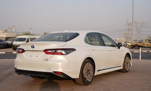 MODELO PERFECTO A ya o t a C a m r y GLE Hybrid 2.4L V4 2024 Modelo Año Color Blanco - Product Image 3