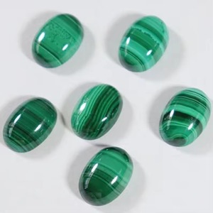 Cabochons de forme ovale lisse en malachite naturelle 6x8mm perles de malachite en vrac pour la fabrication de bijoux à partir de grossiste indien - Product Image 4