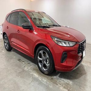 ¡Oferta Imperdible! Ford Escape Active AWD 2023 Súper Limpio, Motor 1.5L Turbo de 3 Cilindros en Línea, Gasolina, Automático, SUV Rojo de Lujo - Product Image 1