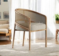 Moderner Tragbarer Rattan-Sessel mit Natürlicher Rattan-Rückenlehne und Gepolstertem Sitz für den Außenbereich in Garten, Park, Schlafzimmer