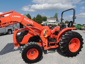 Tracteur Kubota MX5400DT 4x4 d'occasion en bon état à vendre – Tracteur agricole performant avec transmission à engrenages et 70 CV, garantie de 4 ans - Product Image 1