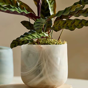 Macetero de Mármol Versátil de Fabricante Confiable que Complementa Diversos Estilos de Decoración, Ideal para Suculentas, Flores y Hierbas - Product Image 1