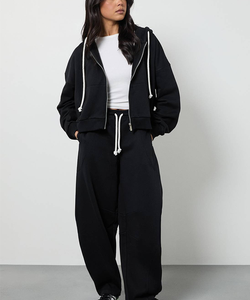 Conjunto Deportivo de 2 Piezas de Estilo Casual Holgado con Diseño Urbano OEM, Logotipo Personalizado Impreso por Transferencia de Calor, Ajuste Moderno y Relajado, Chándal Femenino - Product Image 1