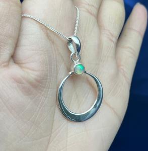 Colgante de plata de ópalo natural Colgante de plata esterlina 925 Colgante de plata redondo hecho a mano - Product Image 2