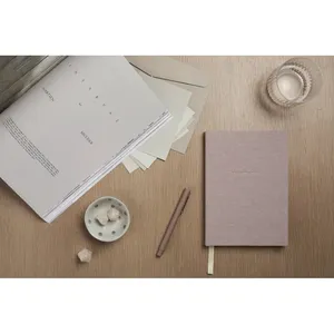 Journal de gratitude en papier recyclé VINGA, livre durable et écologique pour une réflexion consciente - Product Image 2