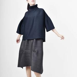 Camiseta Casual Holgada de Diseño Nuevo para Mujer, Cuello Alto Plisado, Manga Acampanada, para Otoño, Diseño Sólido - Product Image 5